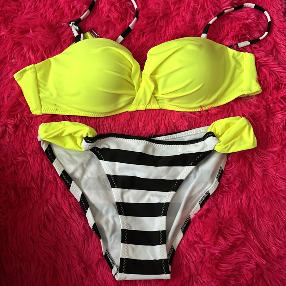 💛Neon Yellow Bikini with B&W Stripe Bottom🖤